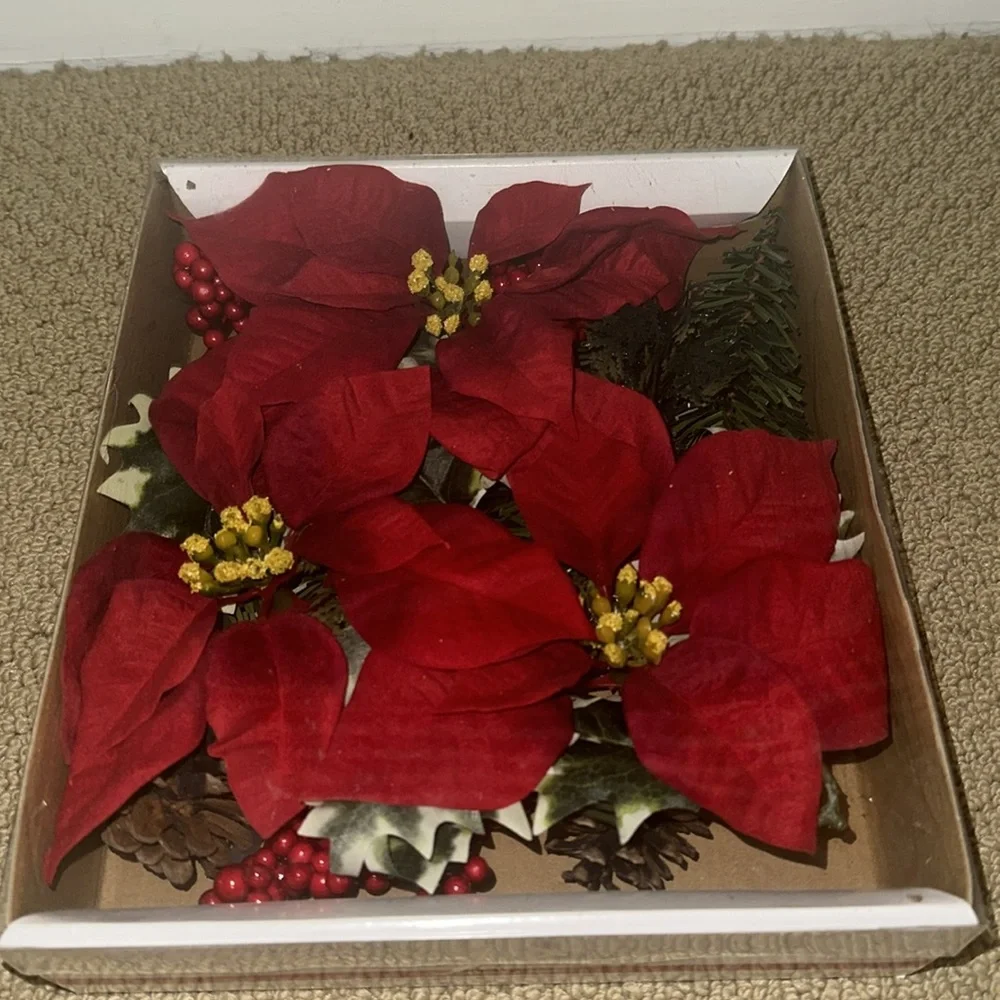 NWT: Ashland Floral Accent Poinsettia Mix